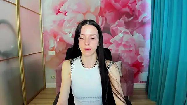 Snapshot of NoirDiva chatting on 05-19-26, 05:58 NoirDiva online show from 05-19-26, 05:58
