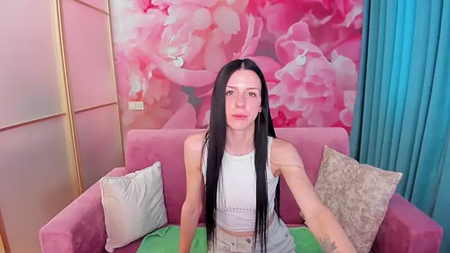 Snapshot of NoirDiva chatting on 06-17-26, 05:54 NoirDiva online show from 06-17-26, 05:54