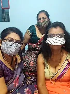 Snapshot of Kannadasexywifes chatting on 04-24-26, 04:31 Kannadasexywifes online show from 04-24-26, 04:31