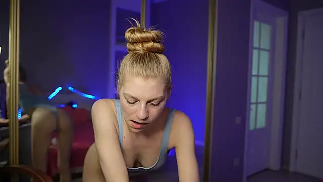 AlisMil online show from 04-14-26, 10:21