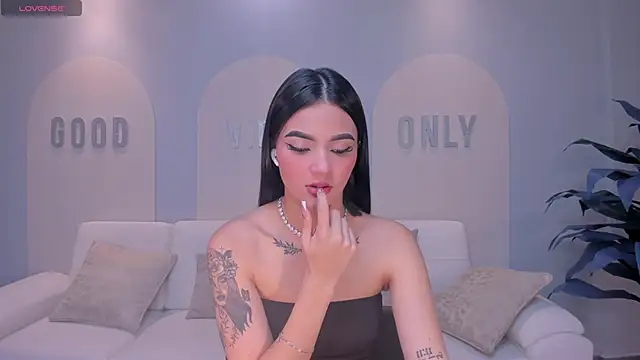 CarolineEvans x online show from 03-11-26, 04:07