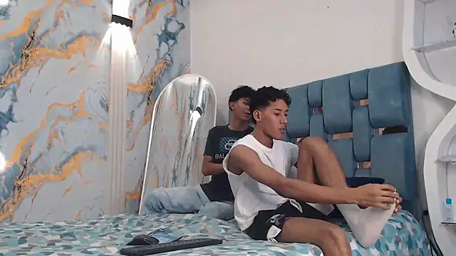 GREEN BOYS online show from 04-12-26, 07:19