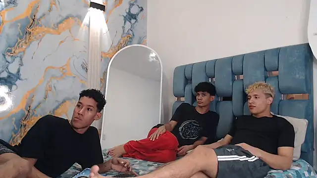 GREEN BOYS online show from 04-13-26, 07:19