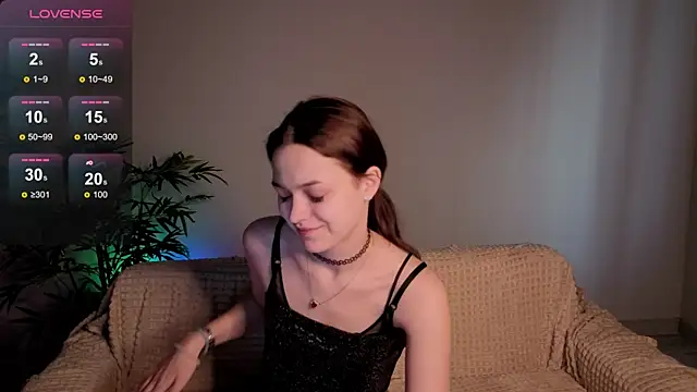 Snapshot of parrot_kisha chatting on 05-01-26, 01:43 parrot kisha online show from 05-01-26, 01:43