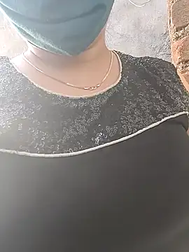 taniya0 online show from 04-12-26, 12:32