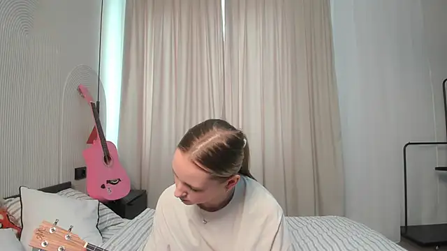 TraceeRebollar online show from 03-05-26, 10:11