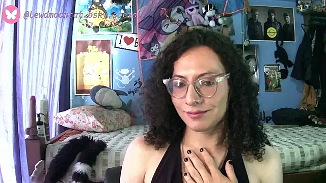Snapshot of lewd_mooncat chatting on 05-15-26, 06:26 lewd mooncat online show from 05-15-26, 06:26