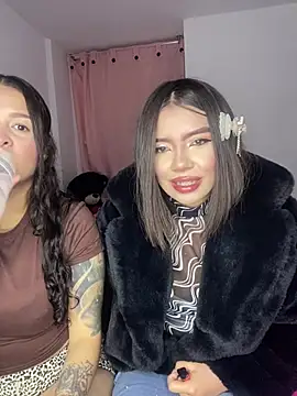 LLauraV online show from 04-30-26, 02:51