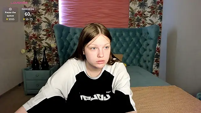 Snapshot of LauraBev chatting on 04-26-26, 05:49 LauraBev online show from 04-26-26, 05:49