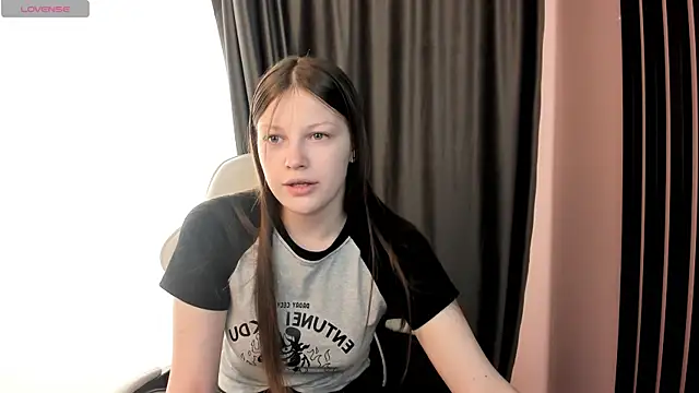 Snapshot of LauraBev chatting on 05-11-26, 05:24 LauraBev online show from 05-11-26, 05:24