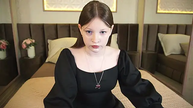 Snapshot of LauraBev chatting on 05-26-26, 02:46 LauraBev online show from 05-26-26, 02:46