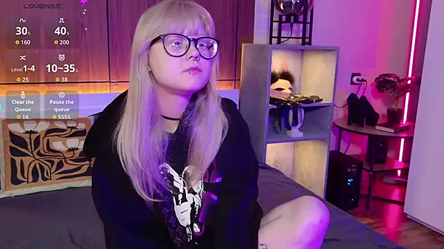 MoliQin online show from 04-19-26, 08:13