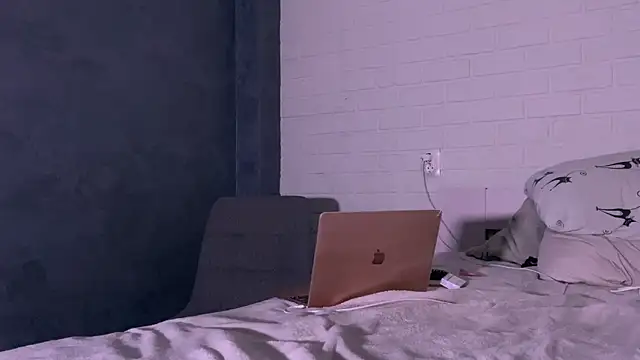 missmiroslava online show from 04-13-26, 01:16