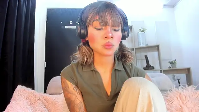 Tylla   online show from 03-25-26, 05:13