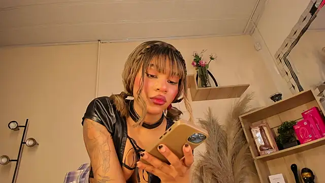 Tylla   online show from 04-01-26, 04:57