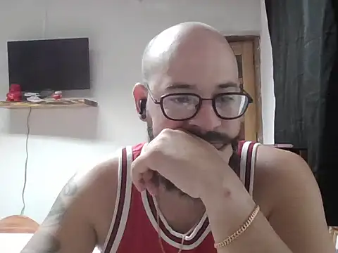 Snapshot of lachy2410 chatting on 06-14-26, 03:41 lachy2410 online show from 06-14-26, 03:41