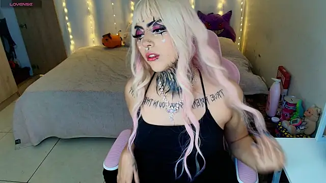 maliciaXpoison online show from 04-30-26, 11:42
