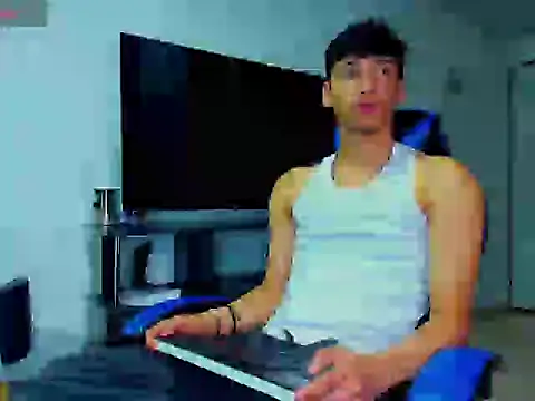 Snapshot of Lyam_Russo chatting on 05-09-26, 03:56 Lyam Russo online show from 05-09-26, 03:56