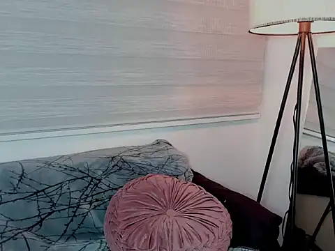 yourlollypetite online show from 02-18-26, 04:52