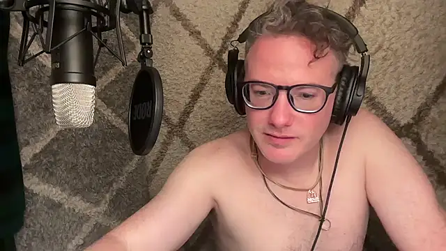 Snapshot of CunningColm chatting on 03-23-26, 03:21 CunningColm online show from 03-23-26, 03:21