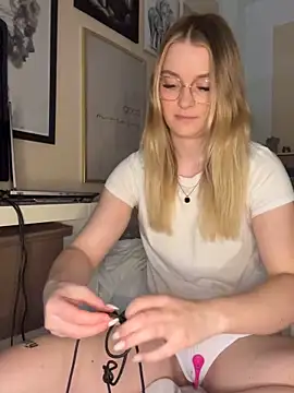 melanieTesss online show from 04-04-26, 10:46