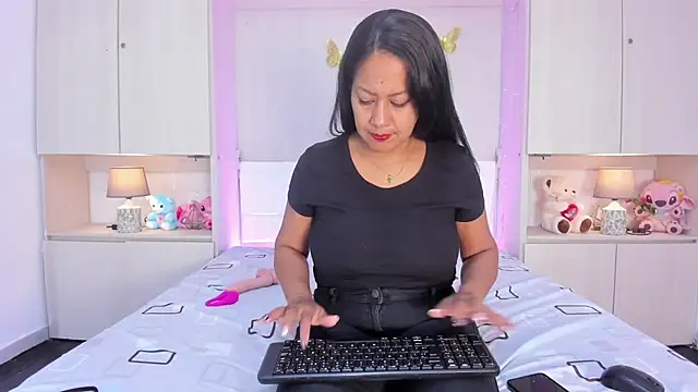 AllieBennet online show from 06-13-26, 04:27
