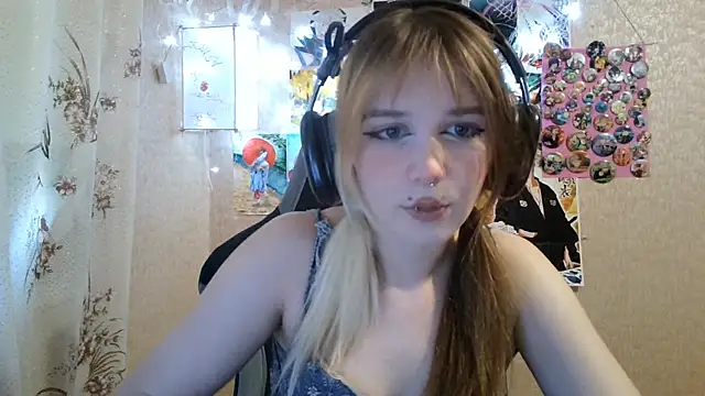 Snapshot of MilaTyan chatting on 07-18-26, 01:59 MilaTyan online show from 07-18-26, 01:59