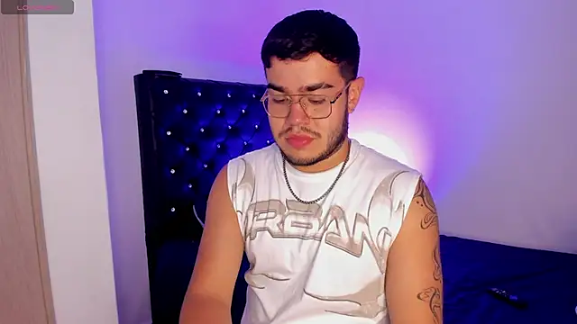 Snapshot of Joseph_connor5 chatting on 03-08-26, 03:43 Joseph connor5 online show from 03-08-26, 03:43