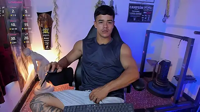 Rob zaens33 online show from 04-22-26, 02:40