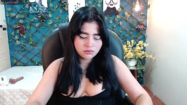 Snapshot of mila_quin chatting on 06-28-26, 12:00 mila quin online show from 06-28-26, 12:00