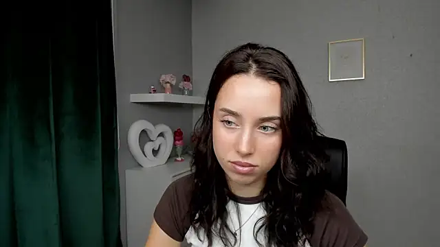 Snapshot of AdeleSolo chatting on 06-04-26, 05:35 AdeleSolo online show from 06-04-26, 05:35