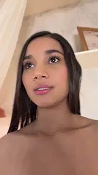 AlessiaVallmont online show from 04-15-26, 07:58