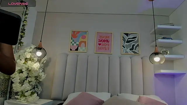 Mia Bailey  online show from 04-20-26, 03:09