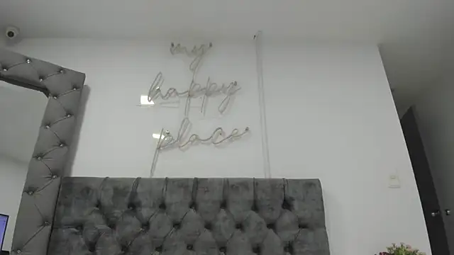 Snapshot of Evelin__thompsson chatting on 04-24-26, 04:04 Evelin thompsson online show from 04-24-26, 04:04