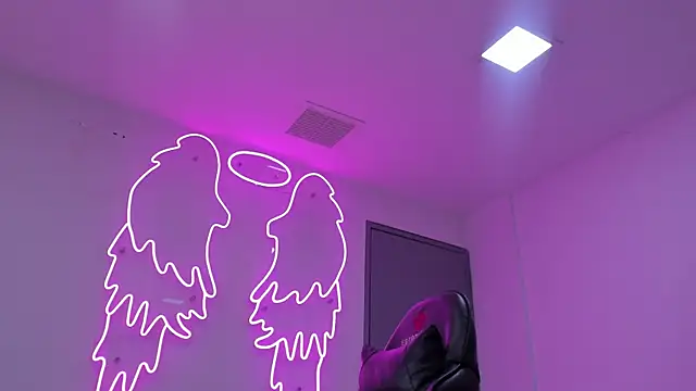 Snapshot of Evelin__thompsson chatting on 06-05-26, 03:13 Evelin thompsson online show from 06-05-26, 03:13