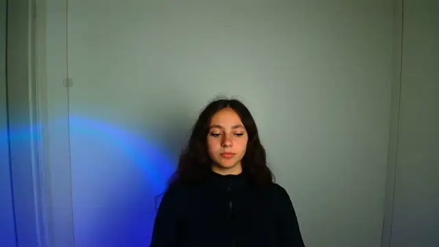 KissMeJulia online show from 05-13-26, 10:34