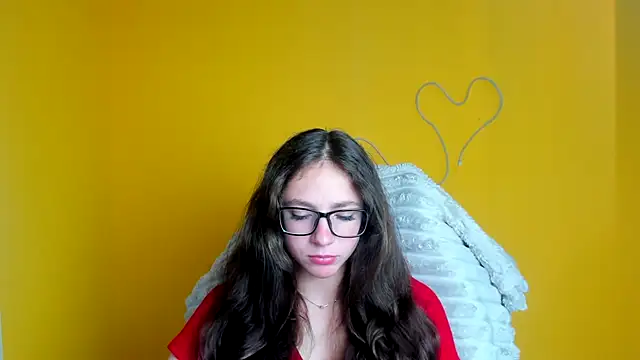 Snapshot of KissMeJulia chatting on 06-18-26, 11:25 KissMeJulia online show from 06-18-26, 11:25