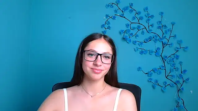Snapshot of KissMeJulia chatting on 06-19-26, 11:25 KissMeJulia online show from 06-19-26, 11:25