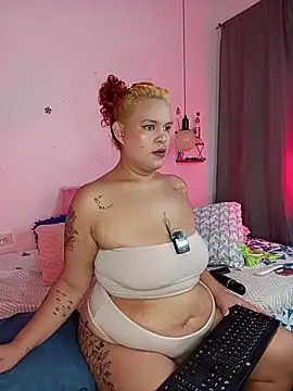 Snapshot of moni_bbw chatting on 06-25-26, 03:38 moni bbw online show from 06-25-26, 03:38