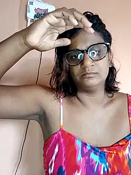 indianstrawberrylips4u online show from 02-18-26, 05:47