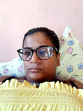 indianstrawberrylips4u online show from 02-21-26, 09:32