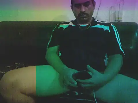 Snapshot of Faraon88 chatting on 06-11-26, 10:02 Faraon88 online show from 06-11-26, 10:02