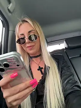 Snapshot of LisaMurr chatting on 04-24-26, 09:12 LisaMurr online show from 04-24-26, 09:12
