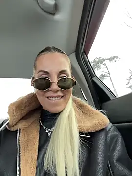 Snapshot of LisaMurr chatting on 04-28-26, 12:21 LisaMurr online show from 04-28-26, 12:21
