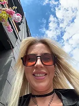Snapshot of LisaMurr chatting on 05-22-26, 12:11 LisaMurr online show from 05-22-26, 12:11