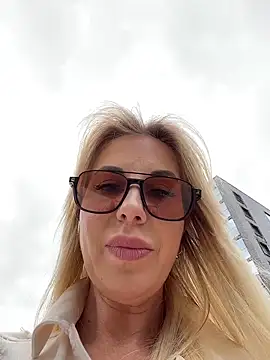 Snapshot of LisaMurr chatting on 06-02-26, 12:29 LisaMurr online show from 06-02-26, 12:29
