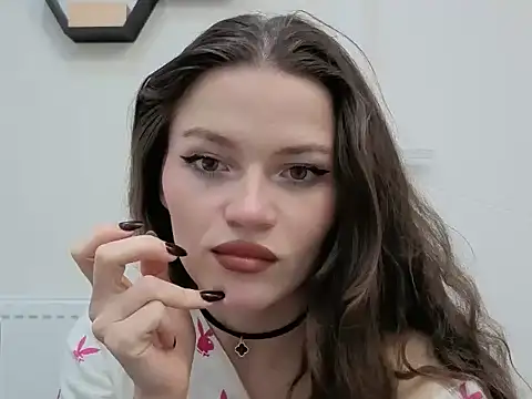 Avelinehowo uwu online show from 03-26-26, 05:51