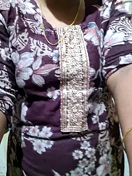 Snapshot of Angel_honeybear_143 chatting on 06-12-26, 02:49 Angel honeybear 143 online show from 06-12-26, 02:49