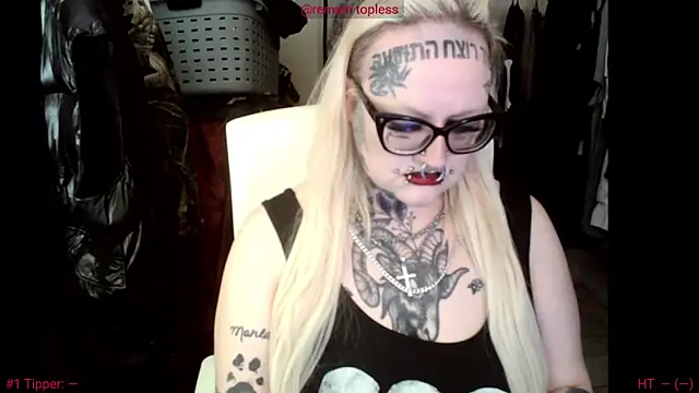 Snapshot of grindhouseho chatting on 04-26-26, 04:32 grindhouseho online show from 04-26-26, 04:32