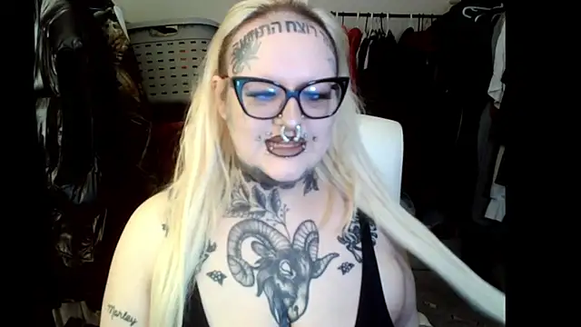 Snapshot of grindhouseho chatting on 04-30-26, 01:56 grindhouseho online show from 04-30-26, 01:56